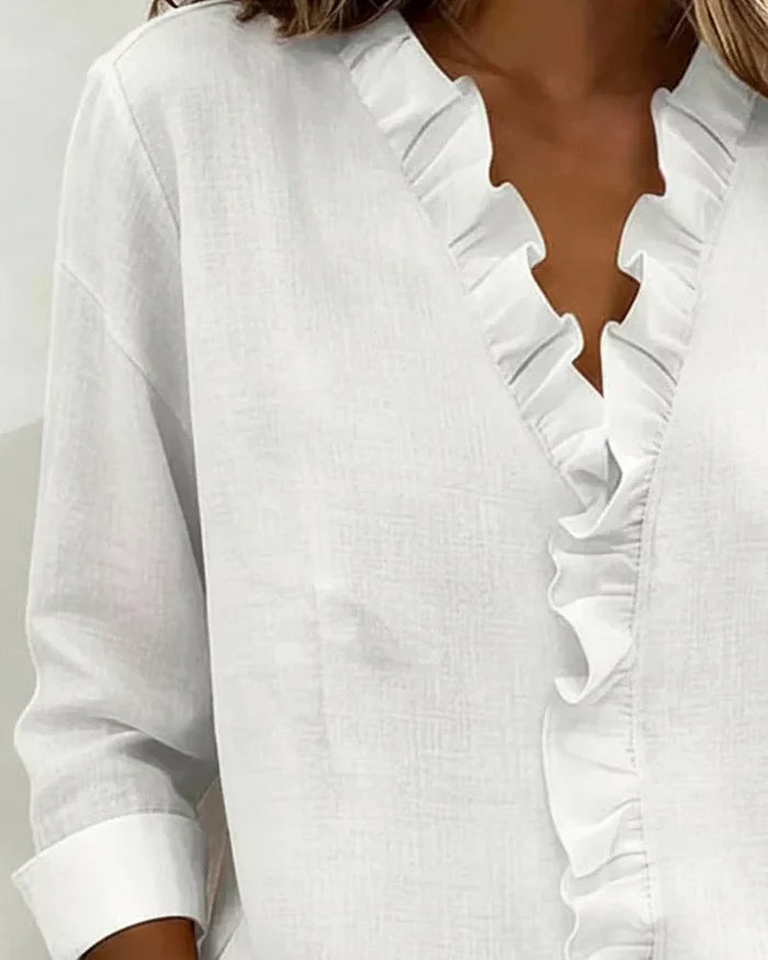 Chiara | Blusa con scollo a V e volant delicati
