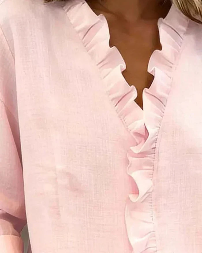 Chiara | Blusa con scollo a V e volant delicati